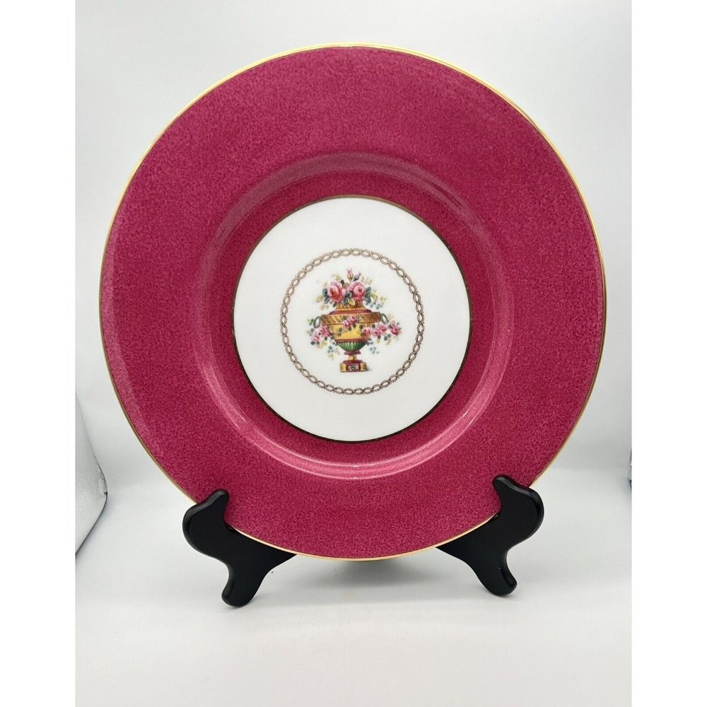 Spode Elegant Pink Dinner Plate with Floral Centerpiece